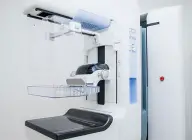 先進的乳腺攝影設備，專為精確的乳腺組織成像和早期發現異常而設計。